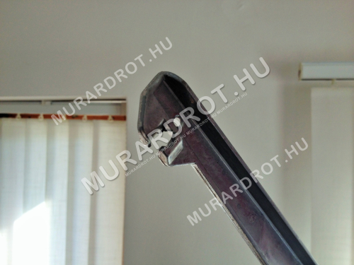Tüskésdrót tartó